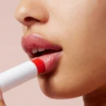 Liposan Strawberry Shine, Ενυδατικό Χειλιών με Άρωμα Φράουλας, 4,8g - Image 3