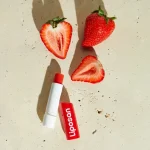 Liposan Strawberry Shine, Ενυδατικό Χειλιών με Άρωμα Φράουλας, 4,8g - Image 4