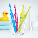 TePe Mini Παιδική Οδοντόβουρτσα Extra Soft Πράσινη, 0-3 μηνών, 1 τεμάχιο - Image 2