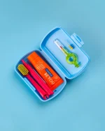 Curaprox Travel Set Γαλάζιο με Οδοντόβουρτσα ταξιδίου CS 5460, Οδοντόκρεμα Φυσικής Λεύκανσης Be you Ροδάκινο & Βερίκοκο, 10ml, Λαβή & 2 Μεσοδόντια Βουρτσάκια, 1 σετ - Image 2